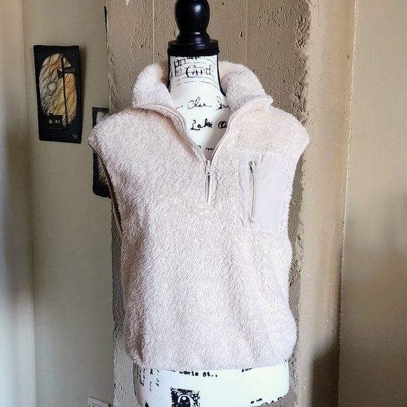 H&M Cream Colored Faux Fur Lightweight Quarter Zip Teddy Vest - Picture 3 of 8